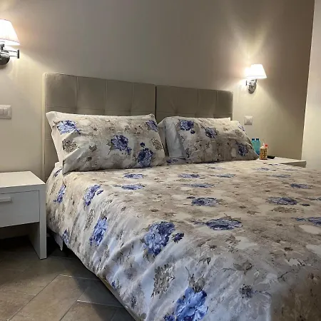 Garibaldi Guest house *